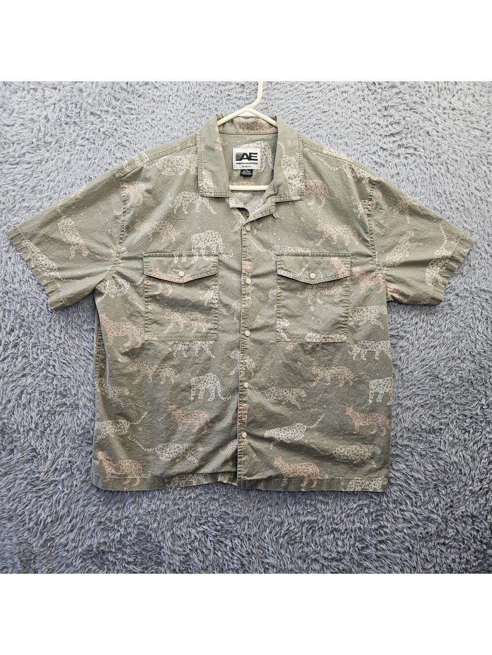 American Eagle Camp Safari Hawaiian Shirt Men XL Leopards Animal Print Stretch